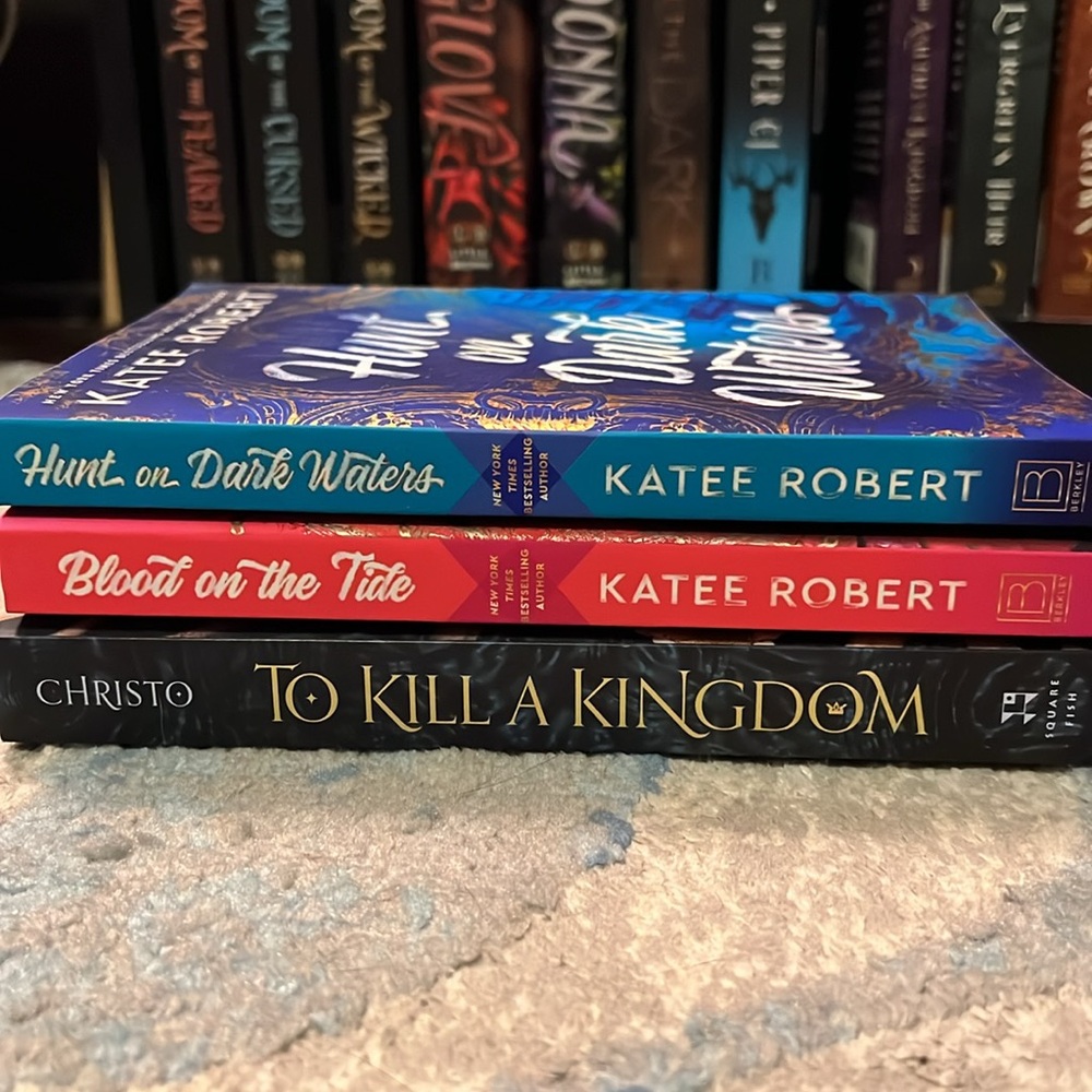 COPY - FANTASY ROMANCE BOOKS NEVER READ feat. Pirates, Sirens, Vampires and mor… - Picture 2 of 2
